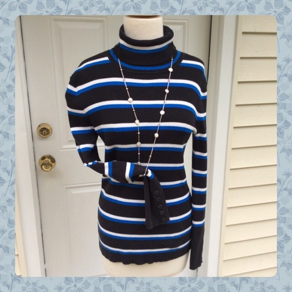 Lands' End Tops - Classic Lands End Turtle neck will button cuffs